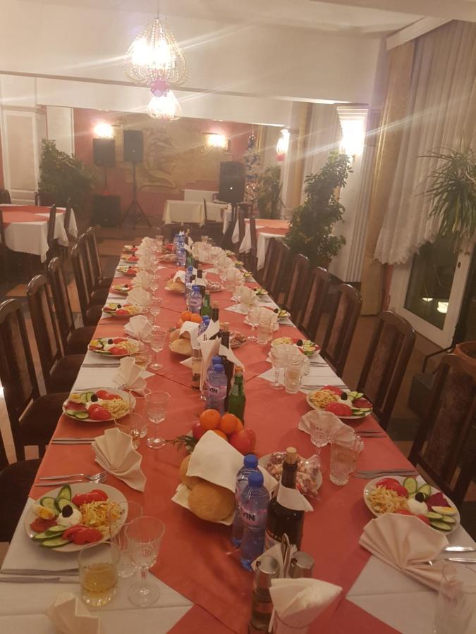Paradise Hotel Madzharovo Bagian luar foto