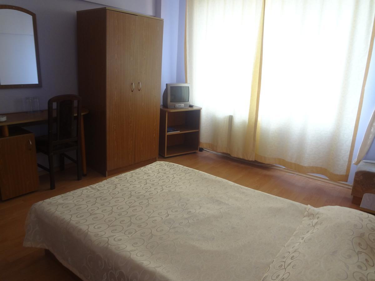 Paradise Hotel Madzharovo Bagian luar foto