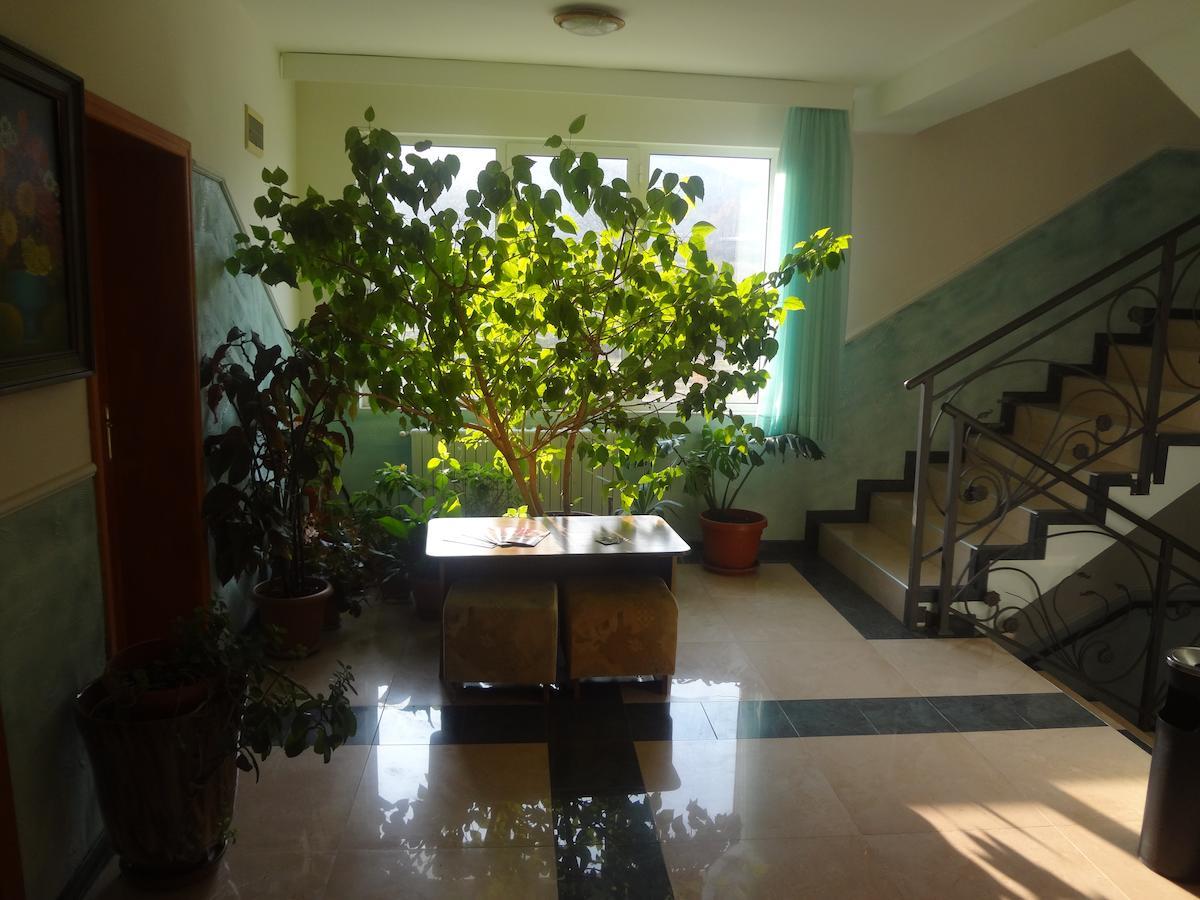 Paradise Hotel Madzharovo Bagian luar foto