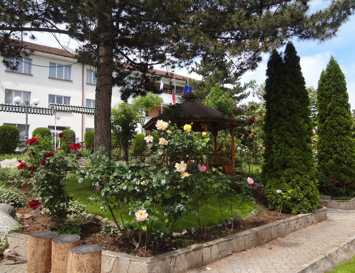 Paradise Hotel Madzharovo Bagian luar foto