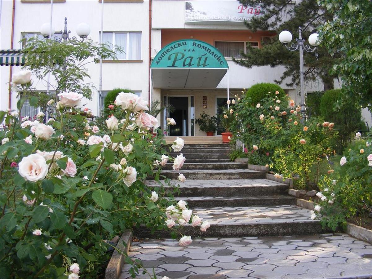 Paradise Hotel Madzharovo Bagian luar foto