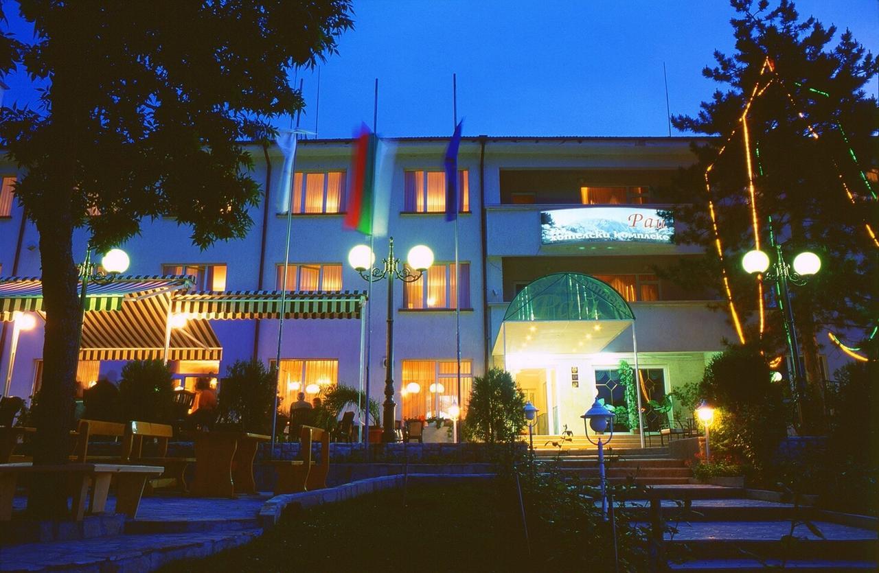 Paradise Hotel Madzharovo Bagian luar foto