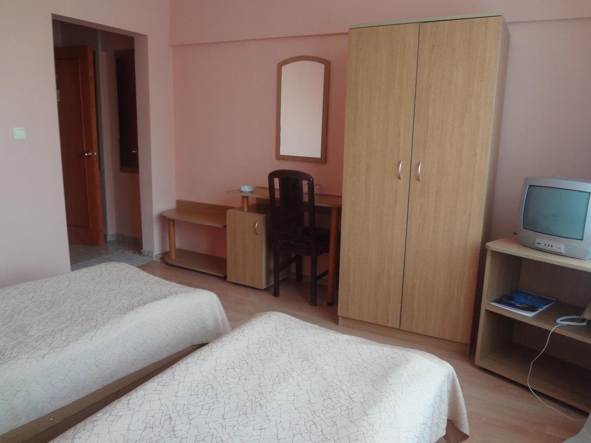Paradise Hotel Madzharovo Bagian luar foto