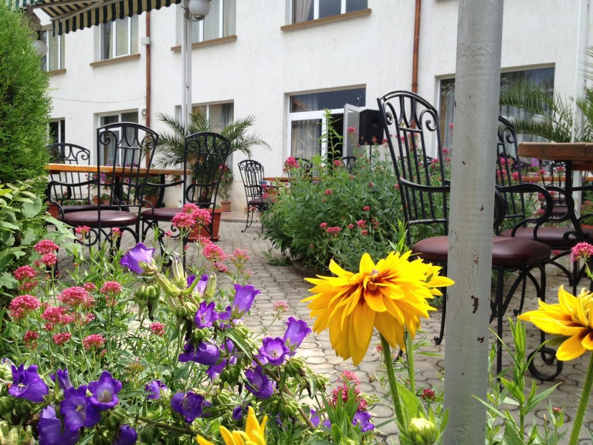 Paradise Hotel Madzharovo Bagian luar foto