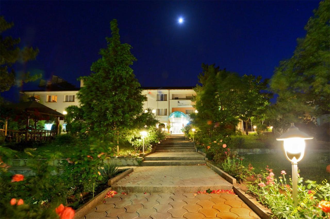 Paradise Hotel Madzharovo Bagian luar foto
